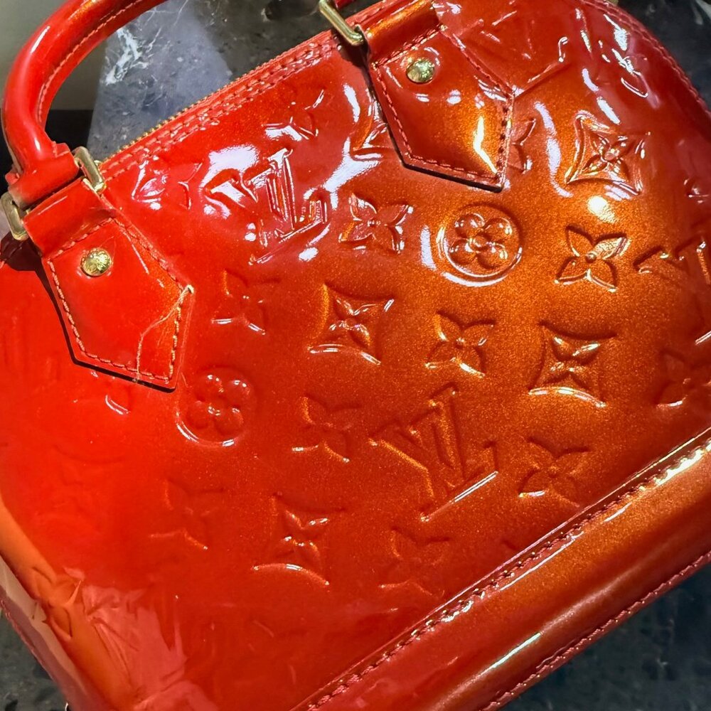 LV Alma BB red vernis